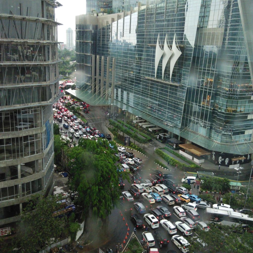 Kepadatan lalulintas Depan Pacific Place SCBD